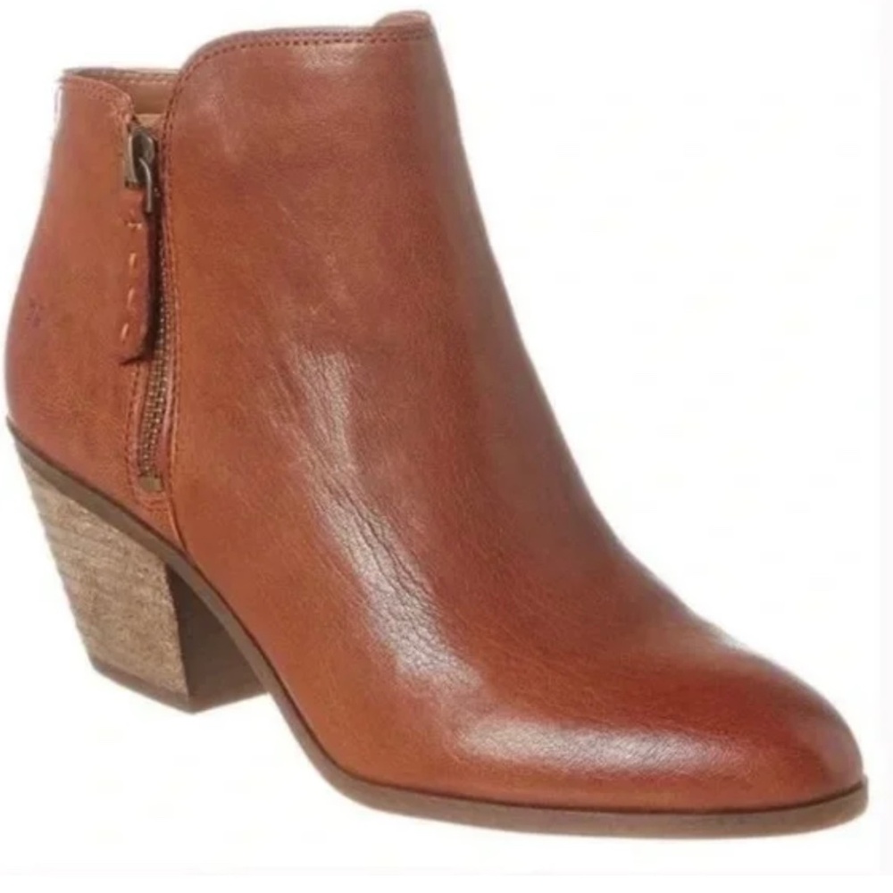 Frye Judith Leather Ankle Boots in Whiskey Leather Brown Size 9